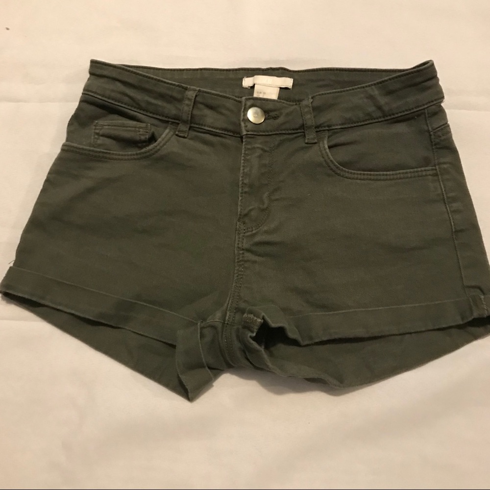 ☀️H&M High Rise Army Green Shorts